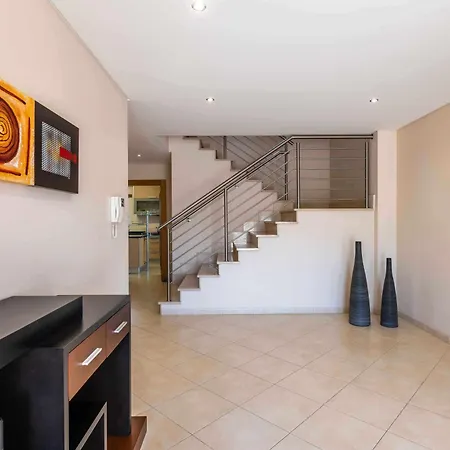 Hunes Villa Guia (Faro)