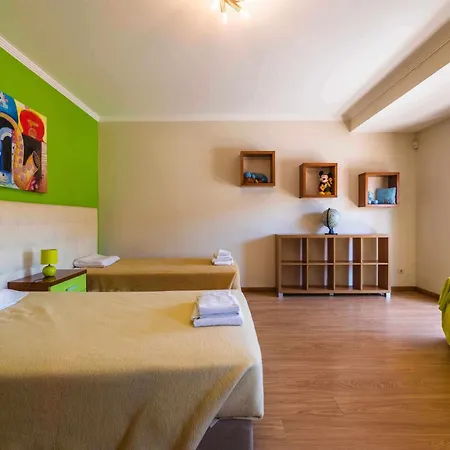 Hunes Villa Guia (Faro)