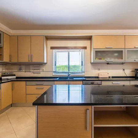 Hunes Villa Guia (Faro)