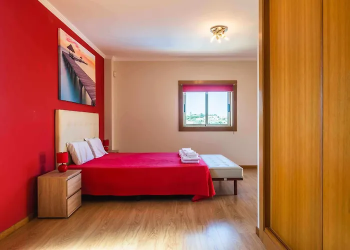 Hunes Villa Guia (Faro)
