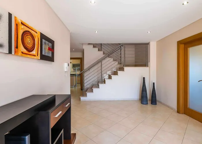 Hunes Villa Guia (Faro)