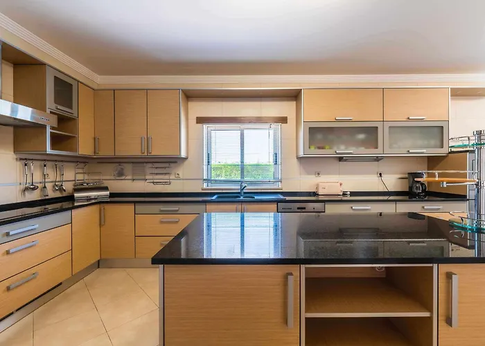 Hunes Villa Guia (Faro)
